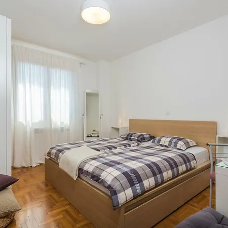 Qualich Apartamento *